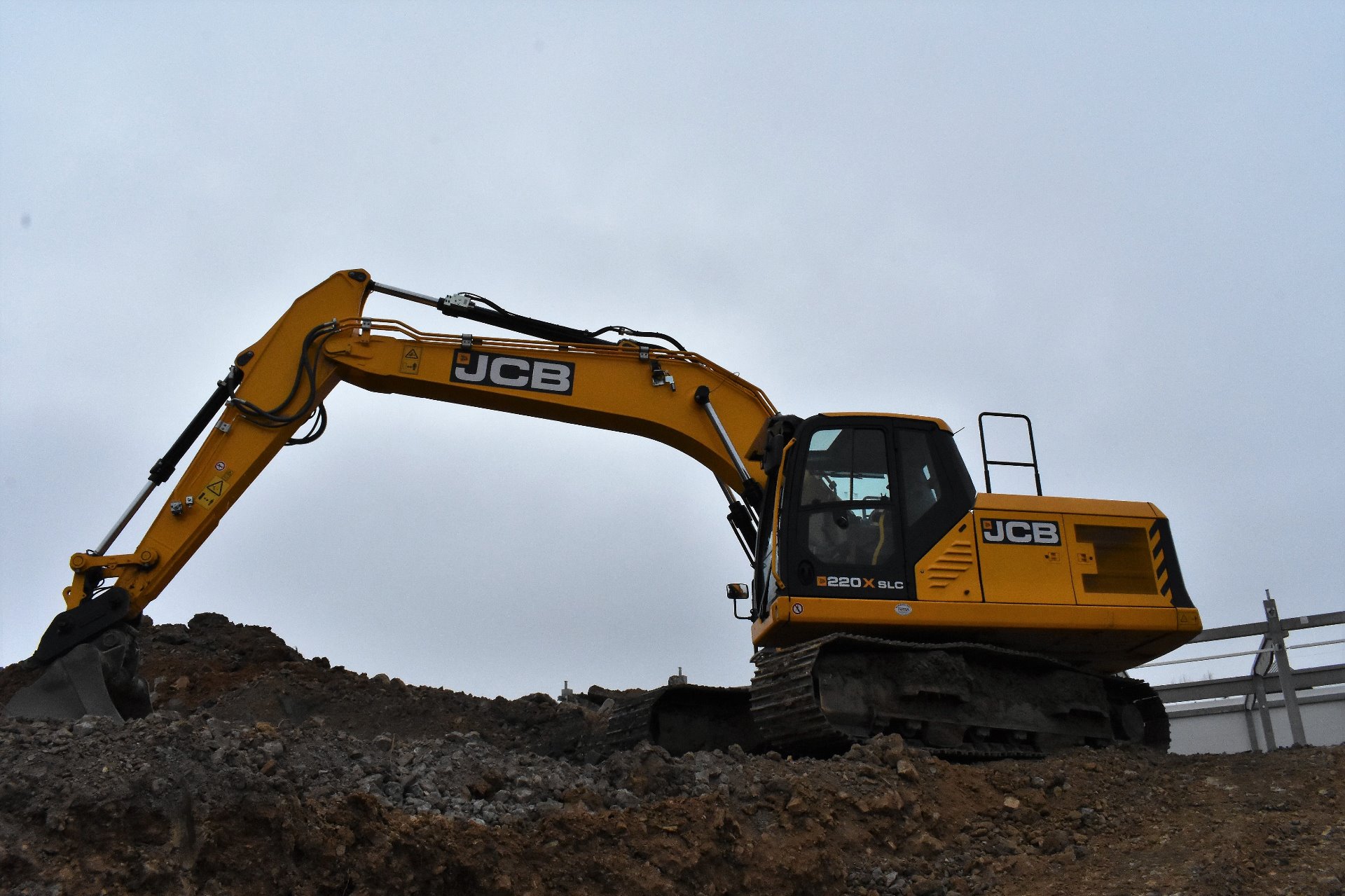 Pásový bagr JCB JS 220X SLC
